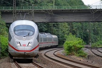ICE auf dem Weg nach NRW (Symbolfoto): Auf der Strecke nach Berlin kommt es zu Verspätungen.