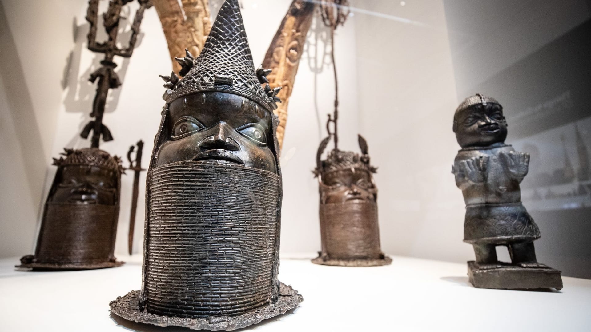 Skulpturen aus Nigeria im Linden-Museum Stuttgart Skulpturen aus Nigeria im Linden-Museum Stuttgart