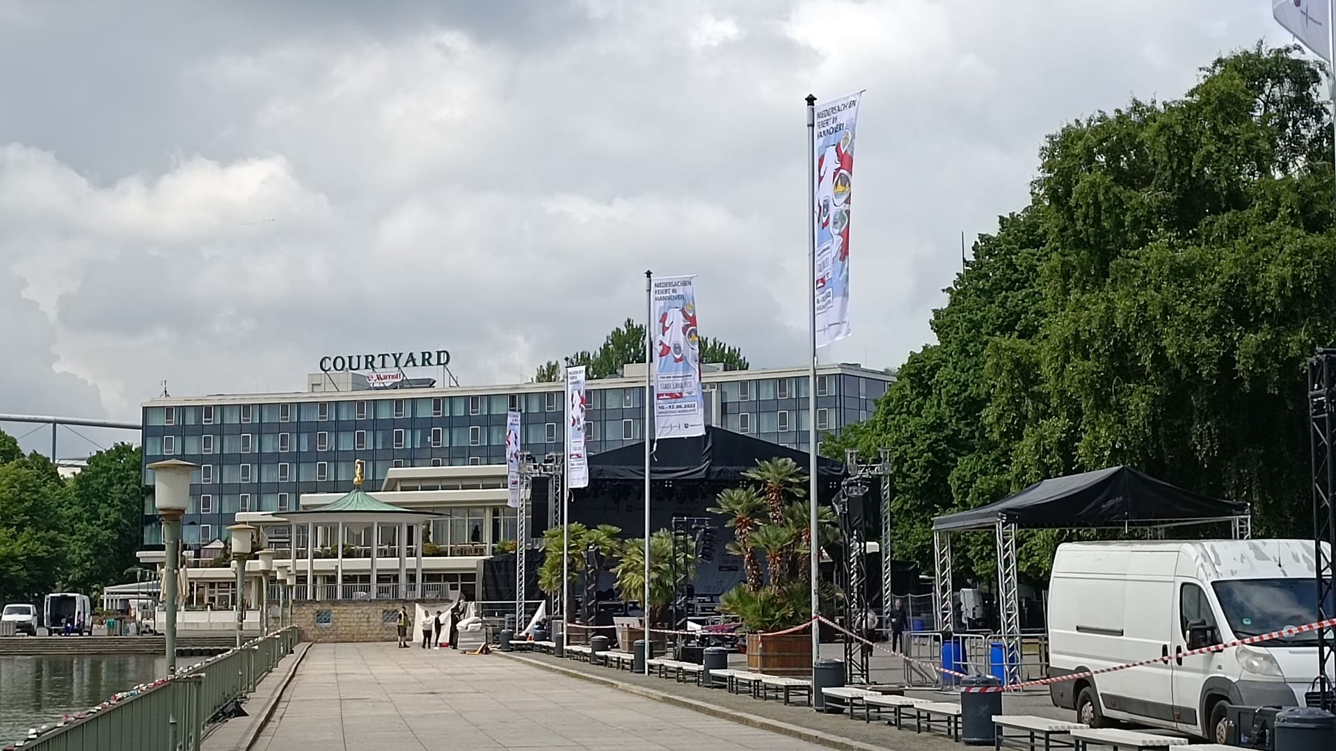 Auf sieben Bühnen, hier am Arthur-Menge-Ufer, erwartet die Besucher ein abwechslungsreiches Programm zum "Tag der Niedersachsen" in Hannover.