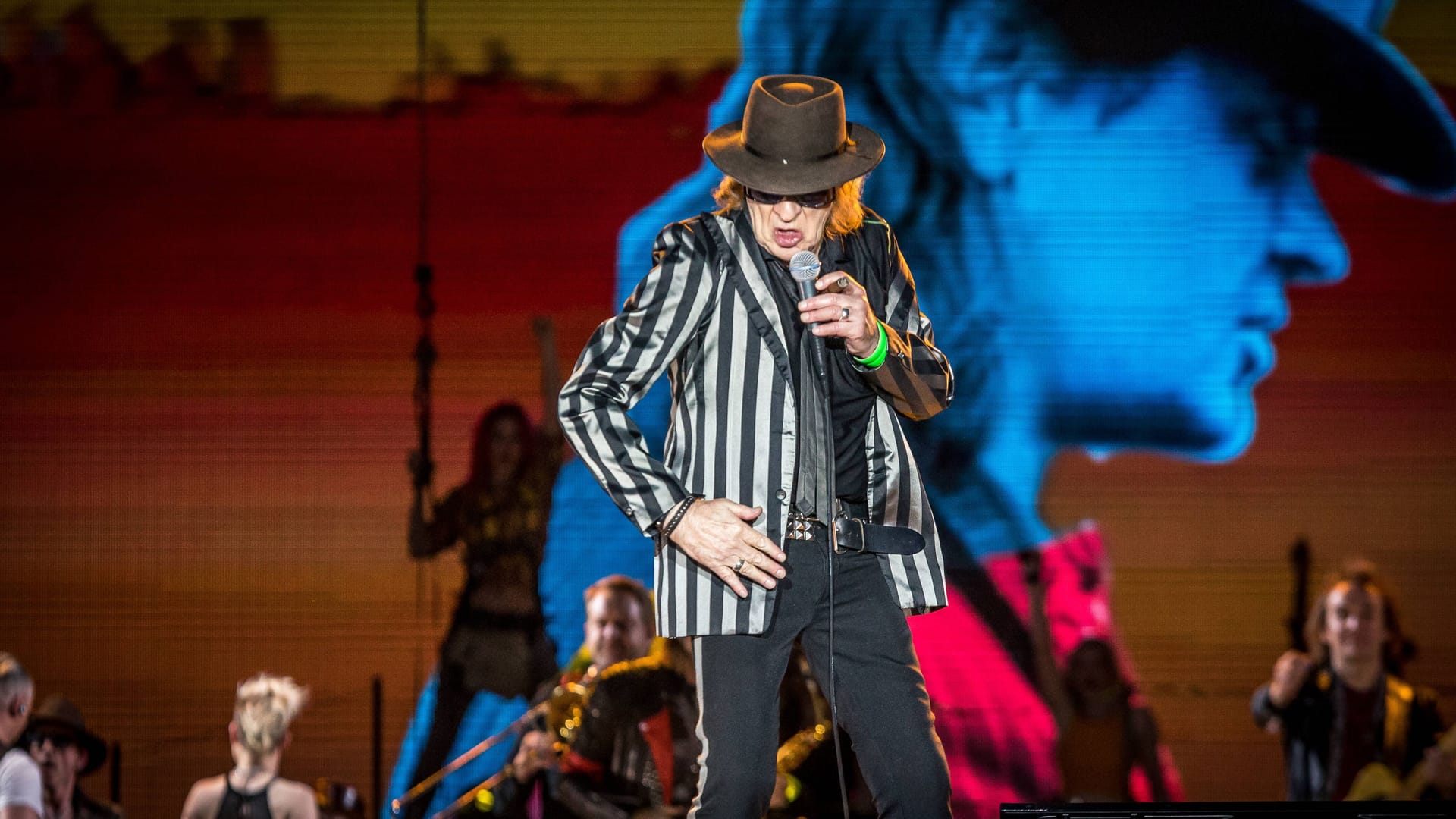 Der Panikrocker Udo Lindenberg begeistert 16000 Menschen auf der Leipziger Festwiese. Am Donnerstag und am Freitag tritt er in Hannover auf. Der Panikrocker Udo Lindenberg begeistert 16000 Menschen auf der Leipziger Festwiese. Am Donnerstag und am Freitag tritt er in Hannover auf.
