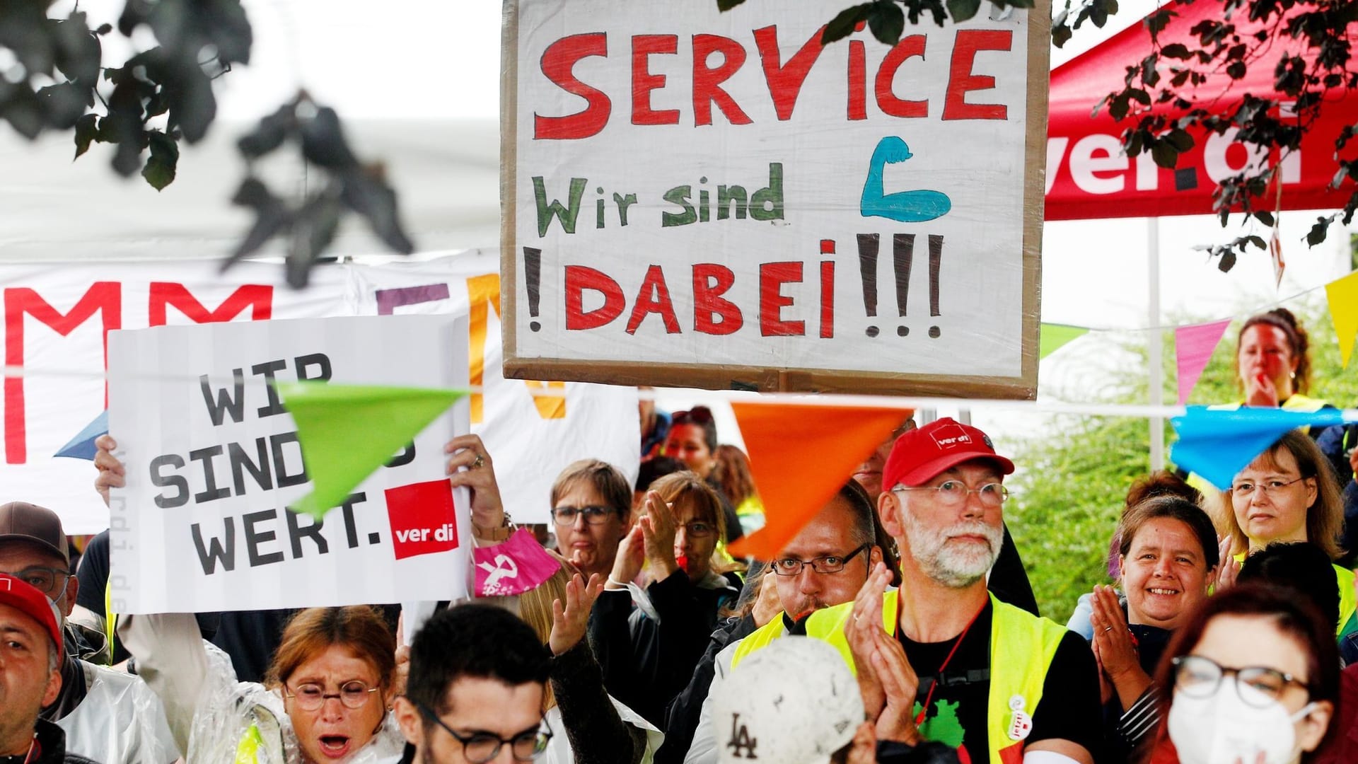 Beschäftigte von Universitätskliniken in NRW (Archivbild): Ihr Streikt hatte wochenlang für Probleme an den Kliniken gesorgt.