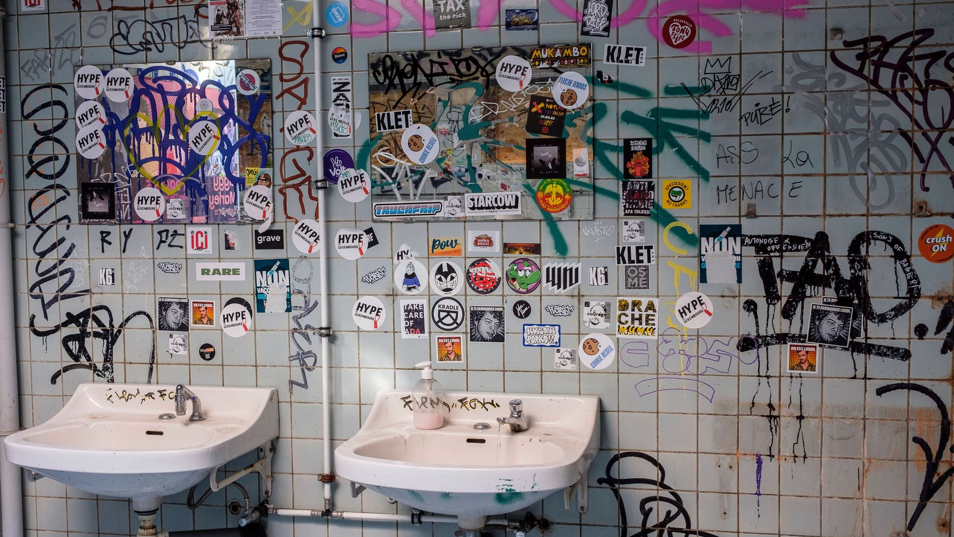 Eine Bartoilette (Symbolbild): In einer Bar in Mallorca wurden Frauen gefilmt. Eine Bartoilette (Symbolbild): In einer Bar in Mallorca wurden Frauen gefilmt.