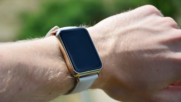 Huaweis neuer Fitnesstracker Watch Fit 2 kommt mit einem großen Display und sieht aus wie eine Smartwatch.