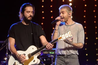 Tom und Bill Kaulitz von Tokio Hotel (Archivbild). Die Musiker planen den Kauf einer ehemaligen JVA in der Region Hannover.