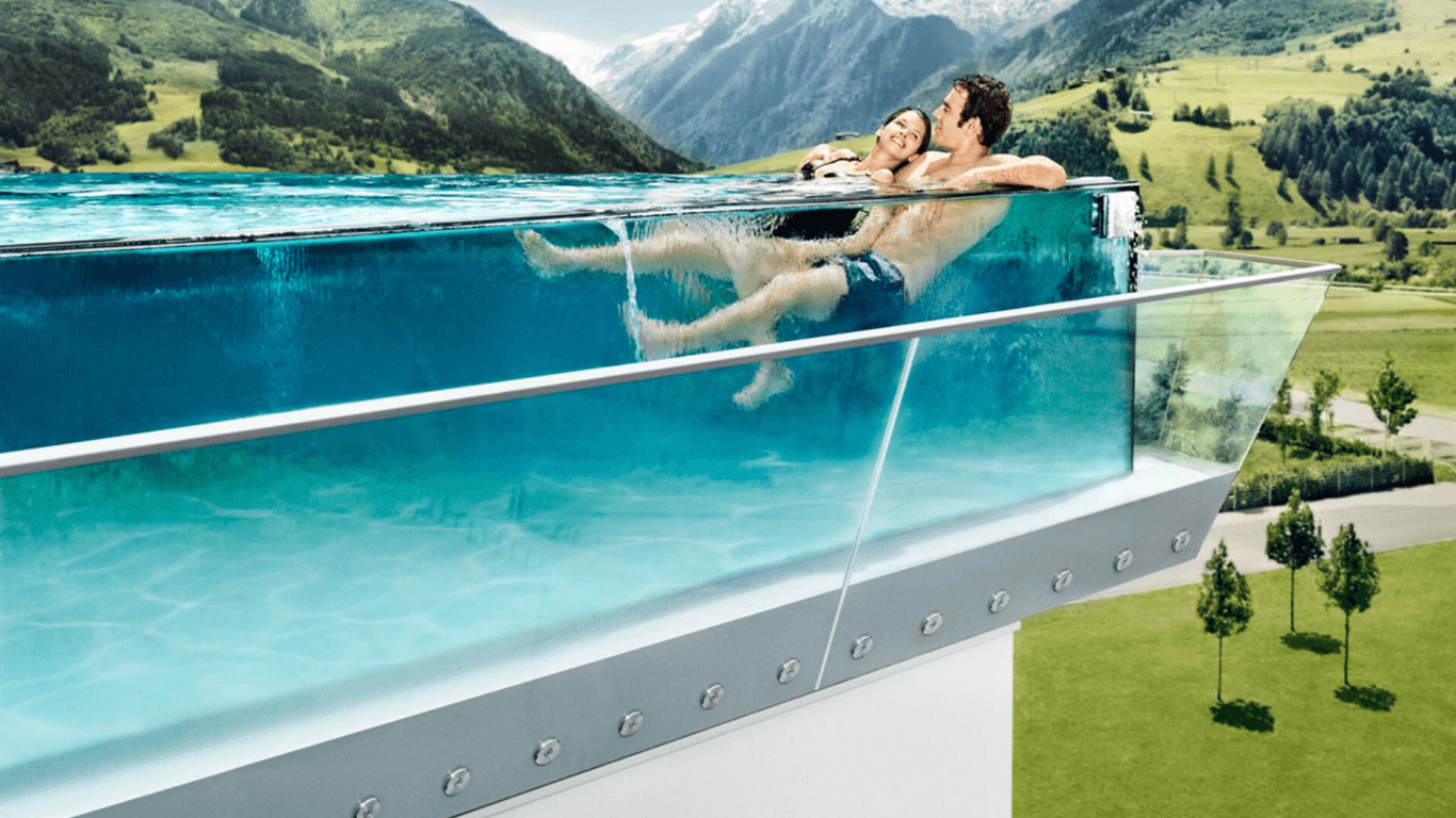 Wellness-Deal: Das Spa ist mit einem gläsernen Skylinepool ausgestattet.