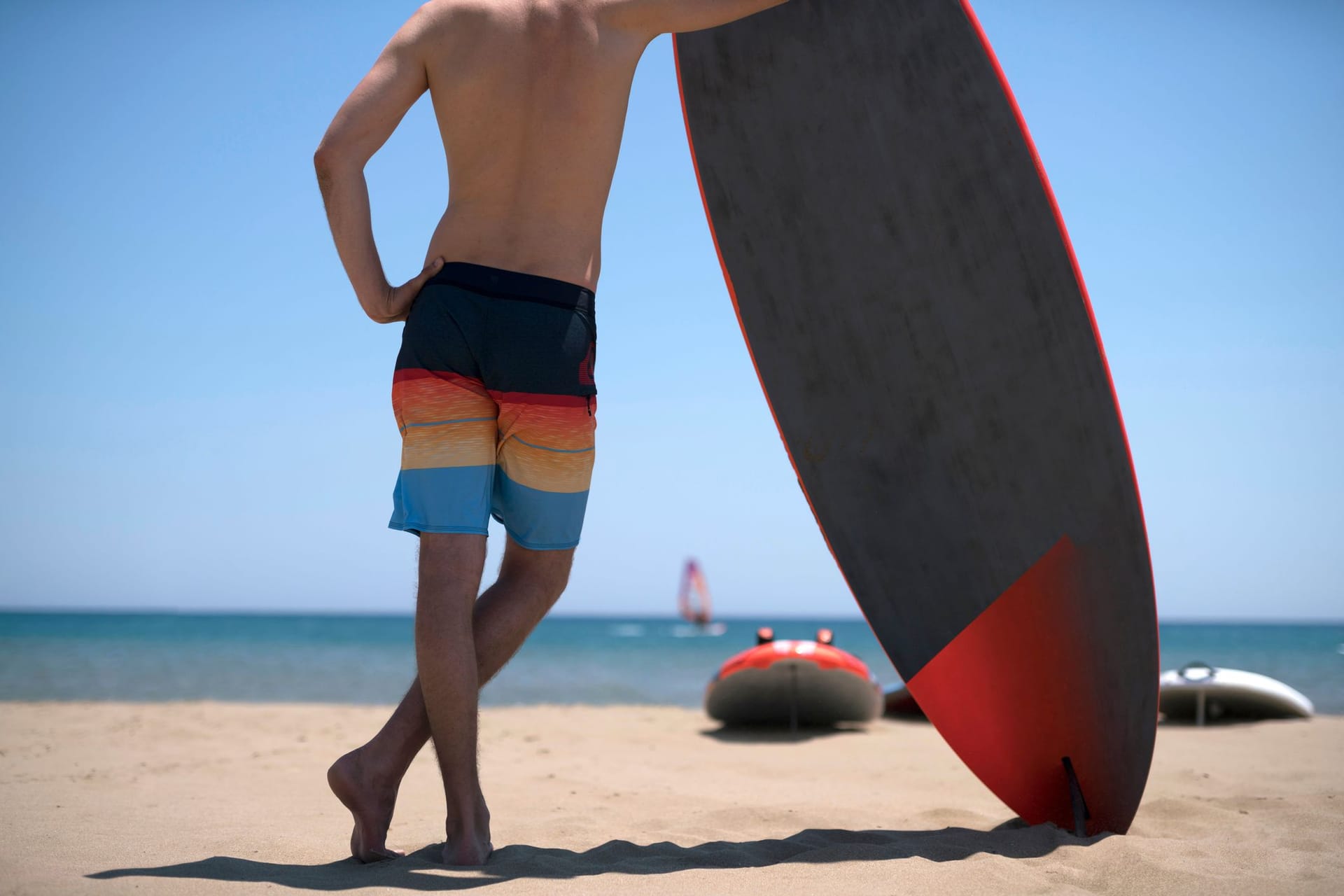 Badeshorts für Männer sind heute mit Extra-Rabatt besonders günstig.