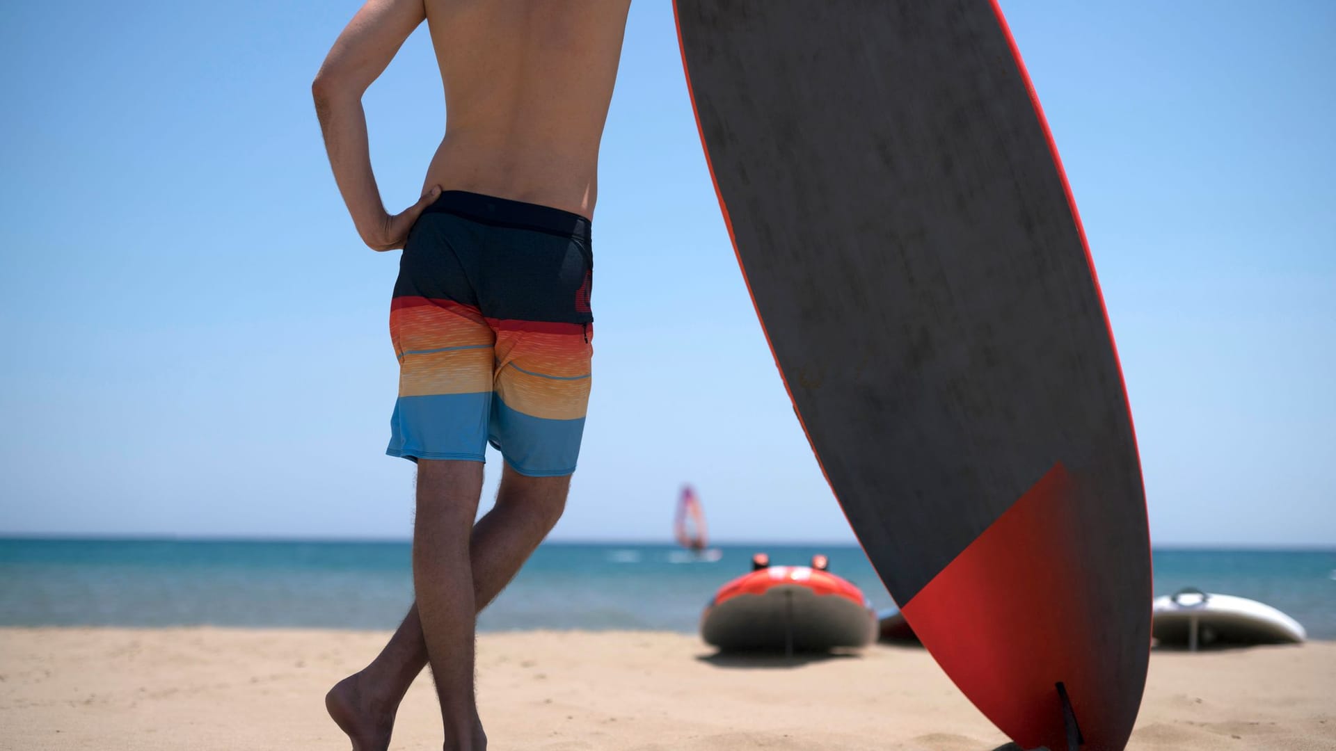 Badeshorts für Männer sind heute mit Extra-Rabatt besonders günstig.