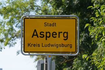Ortsschild von Asperg: Der Ort im Landkreis Ludwigsburg trauert um die 17-jährige Tabitha.