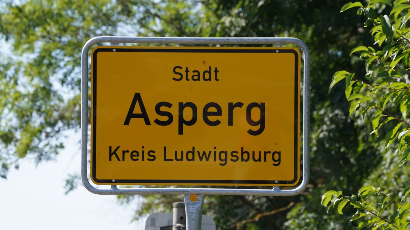 Ortsschild von Asperg: Der Ort im Landkreis Ludwigsburg trauert um die 17-jährige Tabitha.
