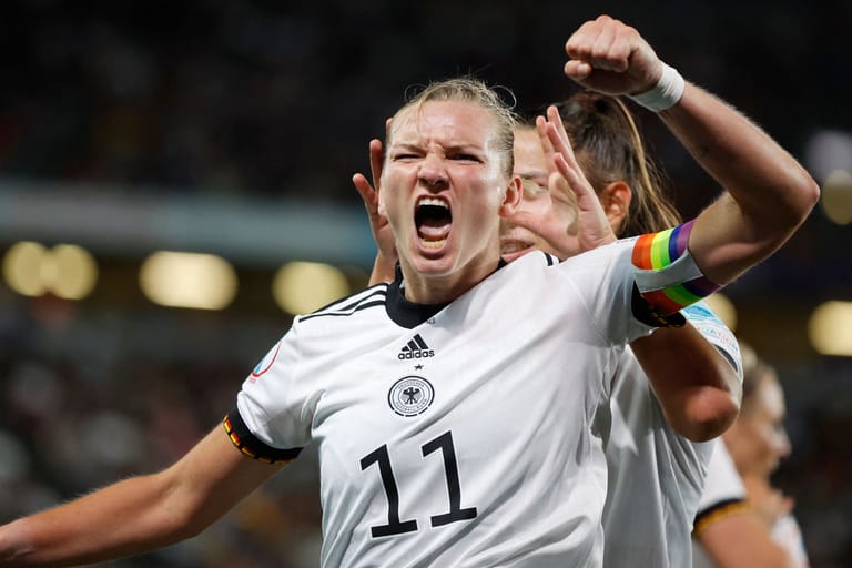 Jubel bei der Kapitänin: Alex Popp und Deutschland stehen im EM-Finale.