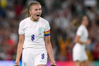 Leah Williamson: Die englische Kapitän bejubelt den Halbfinaleinzug gegen Spanien.