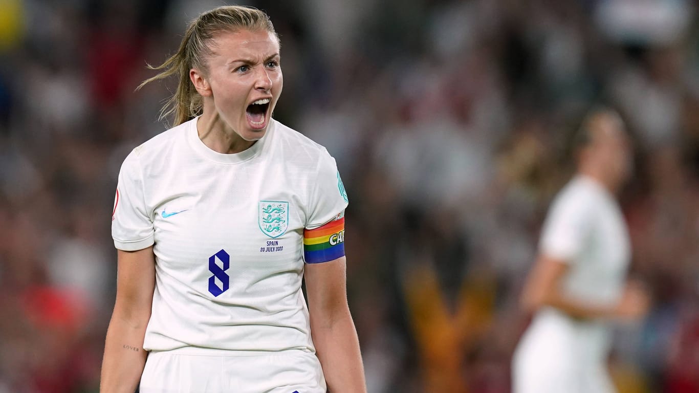 Leah Williamson: Die englische Kapitän bejubelt den Halbfinaleinzug gegen Spanien.
