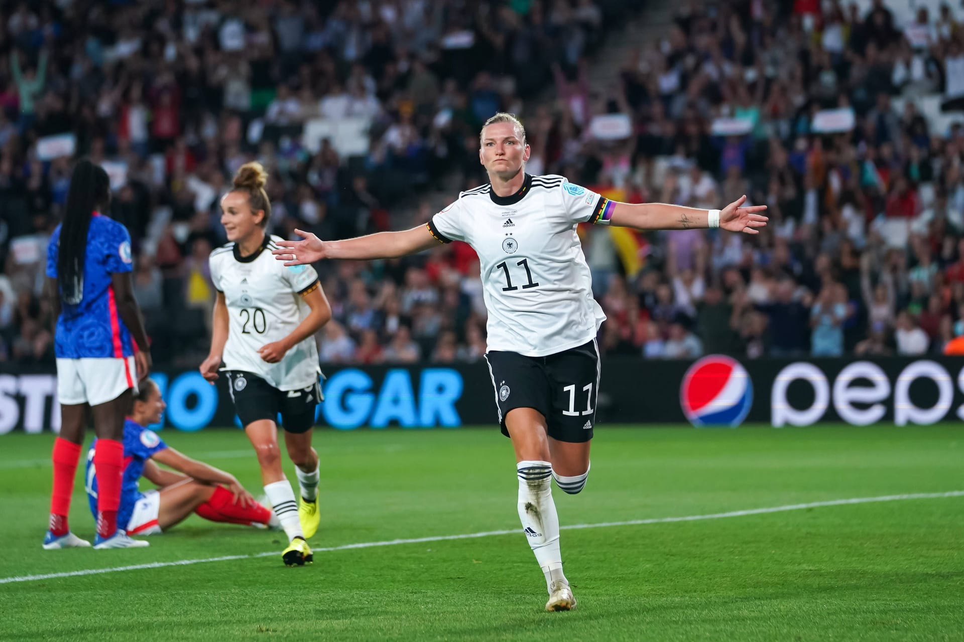 Halbfinale Deutschland gegen Frankreich (2:1): Deutschland fängt sich das erste Gegentor, aber Alexandra Popp zeigte einmal mehr, warum sie ein Vorbild für das Team und die geborene Anführerin ist. Ihre zwei Buden brachten Deutschland den Einzug ins Finale.