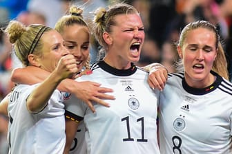 Haben Alex Popp (M.) und die deutsche Mannschaft im Finale wieder Grund zum Jubel?