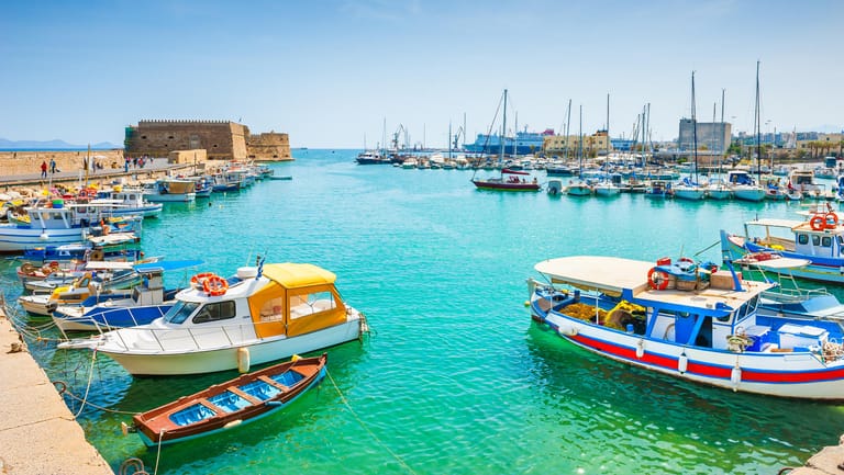 Kreta: Der Hafen in Heraklion zieht Touristen an.