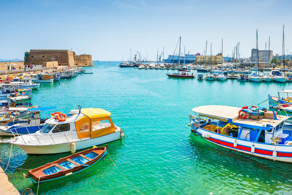 Kreta: Der Hafen in Heraklion zieht Touristen an.