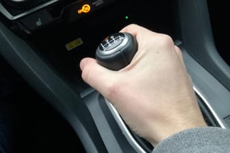 Klassische Handschaltung: Dieses Getriebe steckt nach wie vor in vielen Autos.