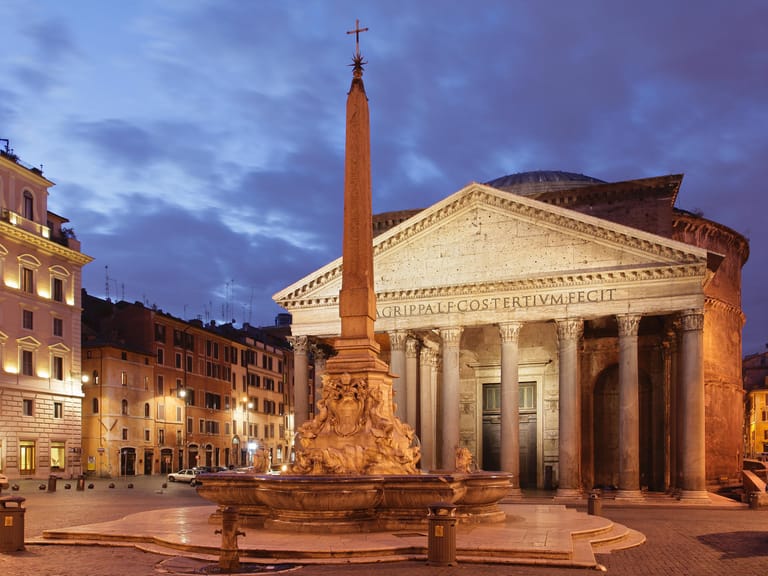 Piazza della Rotonda: An dem Marktplatz liegt auch das Pantheon, ein zur Kirche umgewandeltes antikes Gebäude.