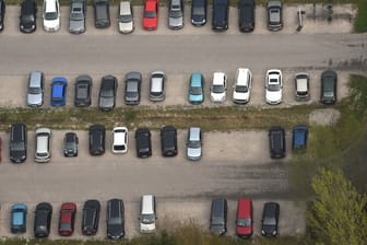 Bei Fahrgassen zur Parkplatzsuche oder zum Ein- und Ausparken gilt die allgemeine Pflicht zur Rücksichtnahme.