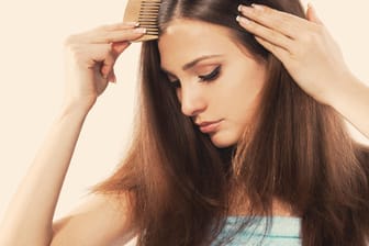 Haarverlust ist psychisch sehr belastend. Vor allem dann, wenn kahle Stellen sichtbar werden.