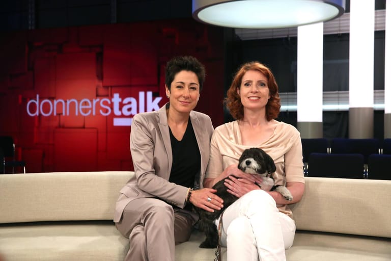 Dunja Hayali unterhält sich 2015 mit Monica Lierhaus in ihrem ZDF-Talkmagazin "donnerstalk".