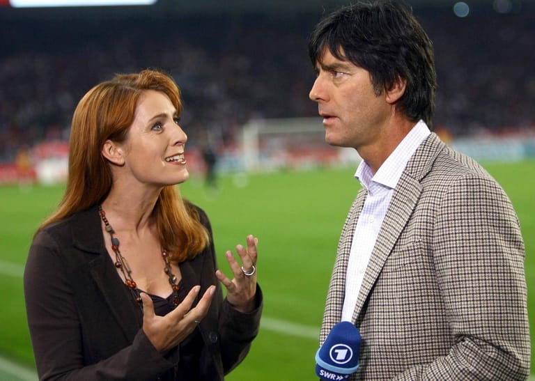 2007 spricht sie mit Bundestrainer Joachim Löw.