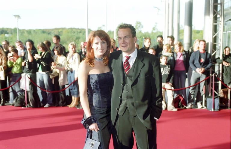 Im selben Jahr zeigt sich Monica Lierhaus mit ihrem Freund, dem Fernsehproduzenten Rolf Hellgardt
