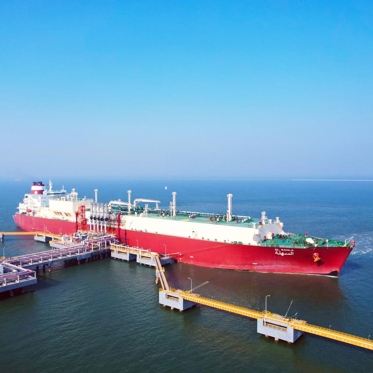 LNG-Lieferung aus Katar am chinesischen Hafen Tianjin: Um von russischem Gas loszukommen, will Deutschland nun zwei Flüssigerdgas-Terminals bauen.