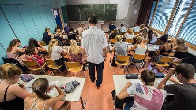 Etwa 7700 15-Jährige haben an rund 270 Schulen im Land an der Vergleichsstudie teilgenommen. Etwa 7700 15-Jährige haben an rund 270 Schulen im Land an der Vergleichsstudie teilgenommen.