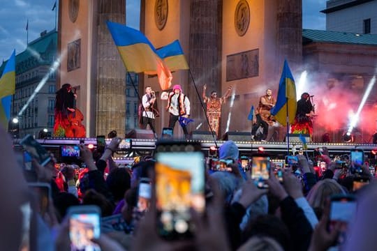 Auch die ukrainischen ESC-Gewinner Kalush Orchestra traten bei der Wohltätigkeits-Veranstaltung "Save Ukraine - #StopWar" in Berlin auf.