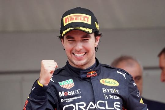 Red-Bull-Pilot Sergio Perez aus Mexiko fährt den Sieg beim Großen Preis von Monaco ein.