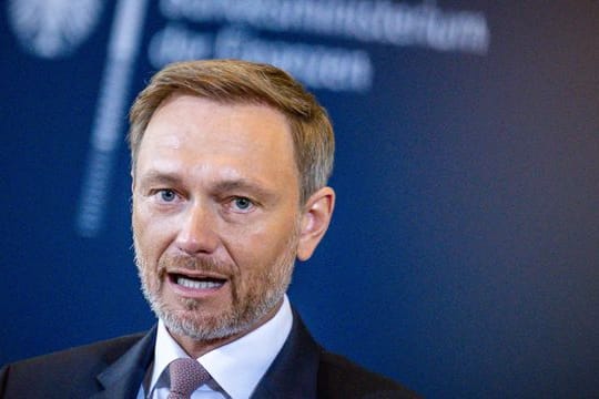 Finanzminister Lindner zufolge wird die expansive Finanzpolitik in Deutschland mit dem Etat für das kommende Jahr beendet.