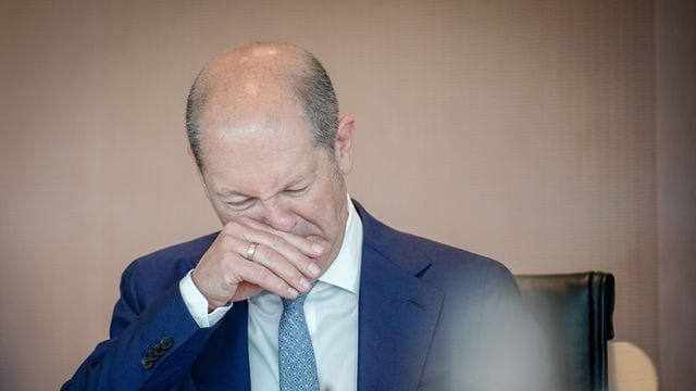Bundeskanzler Olaf Scholz und seine SPD fallen in den Wahlumfragen weiter zurück.