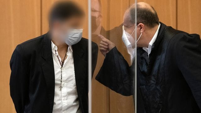 Der Angeklagte (l.) beim Auftakt im Mordprozess in Braunschweig: Jetzt ist das Urteil gefallen. Der Angeklagte (l.) beim Auftakt im Mordprozess in Braunschweig: Jetzt ist das Urteil gefallen.
