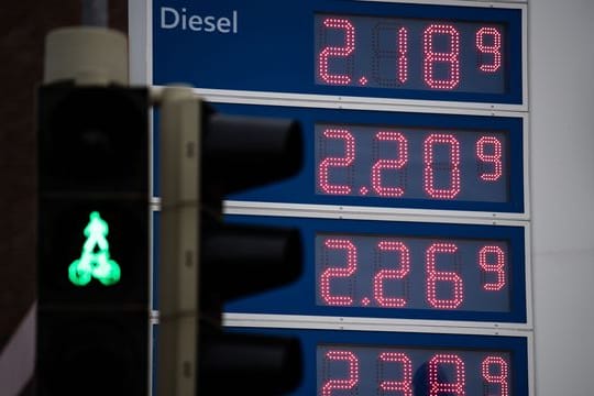 Für drei Monate soll ab morgen ein Tankrabatt gelten.