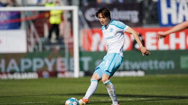 Der Japaner Ko Itakura kehrt zu Manchester City zurück.