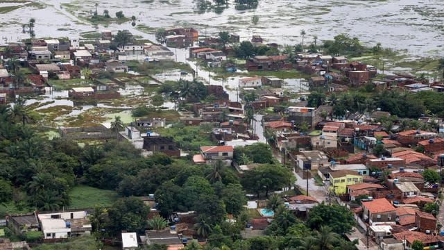 Nach heftigen Regenfällen ist ein Gebiet im Bundesstaat Pernambuco überschwemmt. Nach heftigen Regenfällen ist ein Gebiet im Bundesstaat Pernambuco überschwemmt.