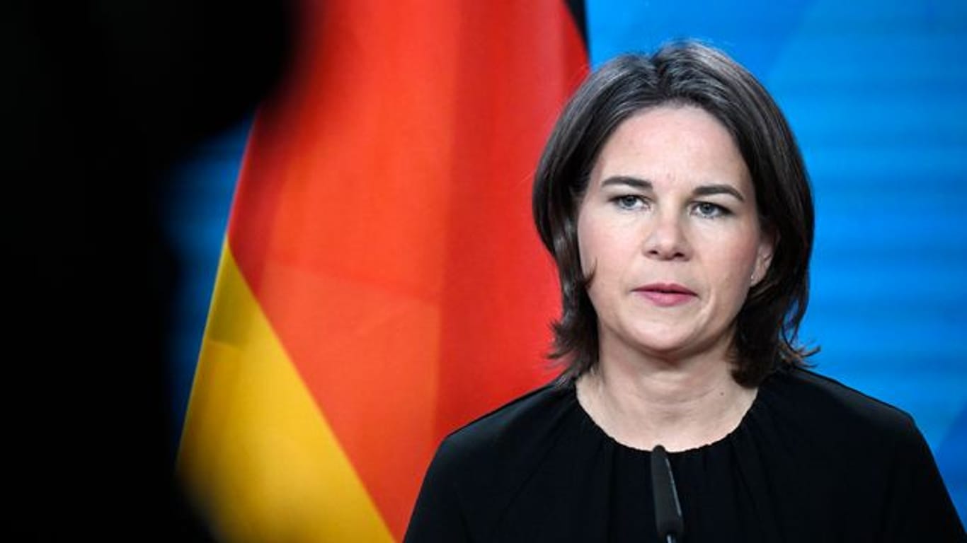 Außenministerin Annalena Baerbock fordert weitere Waffenlieferungen in die Ukraine.