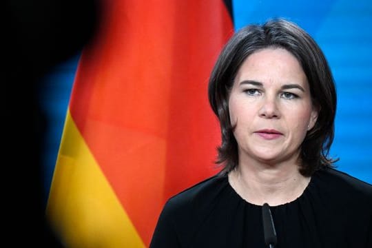 Außenministerin Annalena Baerbock fordert weitere Waffenlieferungen in die Ukraine.