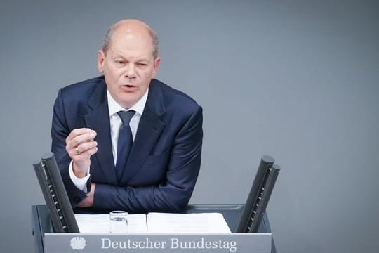 Bundeskanzler Olaf Scholz dringt auf eine schnelle Lieferung durch die deutsche Rüstungsindustrie.