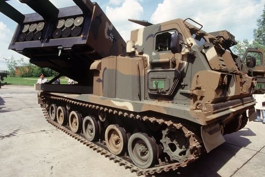 Ein Raketenwerfer vom Typ "Mars" (Mittleres Artillerie-Raketen-System).