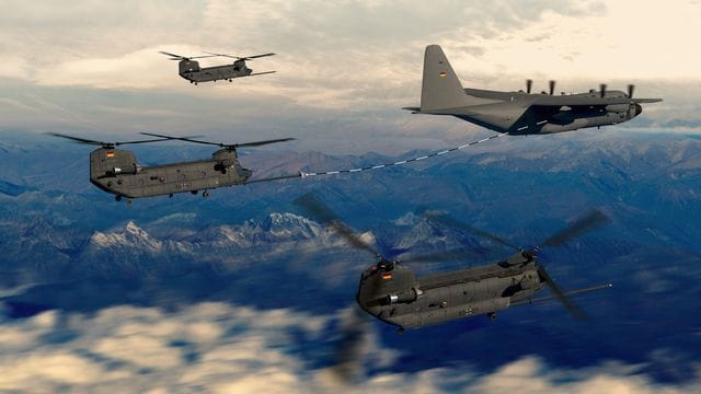 Drei Transporthubschrauber des Typs Chinook CH-47F werden von einem Tankflugzeug der Luftwaffe betankt (Visualisierung von Boeing). Drei Transporthubschrauber des Typs Chinook CH-47F werden von einem Tankflugzeug der Luftwaffe betankt (Visualisierung von Boeing).