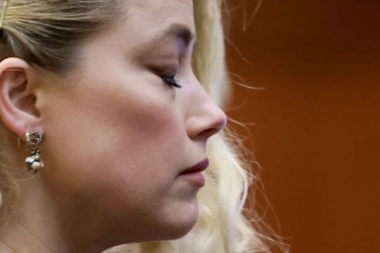 Schauspielerin Amber Heard muss sich gegen Ex-Mann Johnny Depp geschlagen geben.