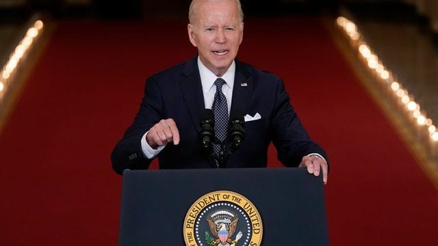 US-Präsident Joe Biden spricht im East Room des Weißen Hauses über die jüngsten Fälle von Waffengewalt.