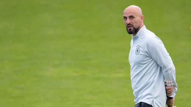 U21-Trainer Antonio Di Salvo beim Abschlusstraining vor dem EM-Qualifikationsspiel Deutschland-Ungarn. U21-Trainer Antonio Di Salvo beim Abschlusstraining vor dem EM-Qualifikationsspiel Deutschland-Ungarn.