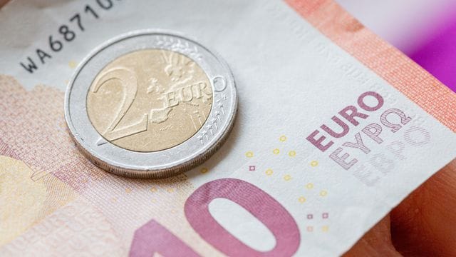 Die Erhöhung des Mindestlohns auf 12 Euro zum 1. Die Erhöhung des Mindestlohns auf 12 Euro zum 1.