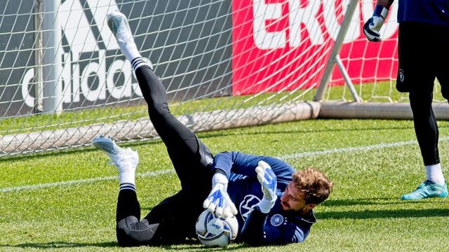 Torhüter Kevin Trapp beim Torwarttraining der Nationalmannschaft. Torhüter Kevin Trapp beim Torwarttraining der Nationalmannschaft.