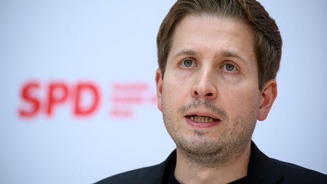SPD-Generalsekretär Kevin Kühnert: "So etwas gab es noch nie und darf es niemals geben. SPD-Generalsekretär Kevin Kühnert: "So etwas gab es noch nie und darf es niemals geben.