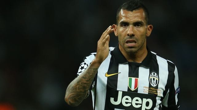 Hört mit dem Fußball auf, weil sein Stiefvater gestorben ist, sein Fan Nummer eins: Carlos Tevez.