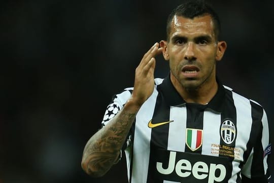 Hört mit dem Fußball auf, weil sein Stiefvater gestorben ist, sein Fan Nummer eins: Carlos Tevez.